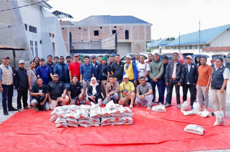 Jurnalis Aceh Barat (JAB) mengantarkan bantuan kepada rekan terdampak bencana alam banjir bandang dan longsor ke Aceh Tengah. Rombongan JAB bergerak dari Meulaboh Sabtu (10/1/2026) siang