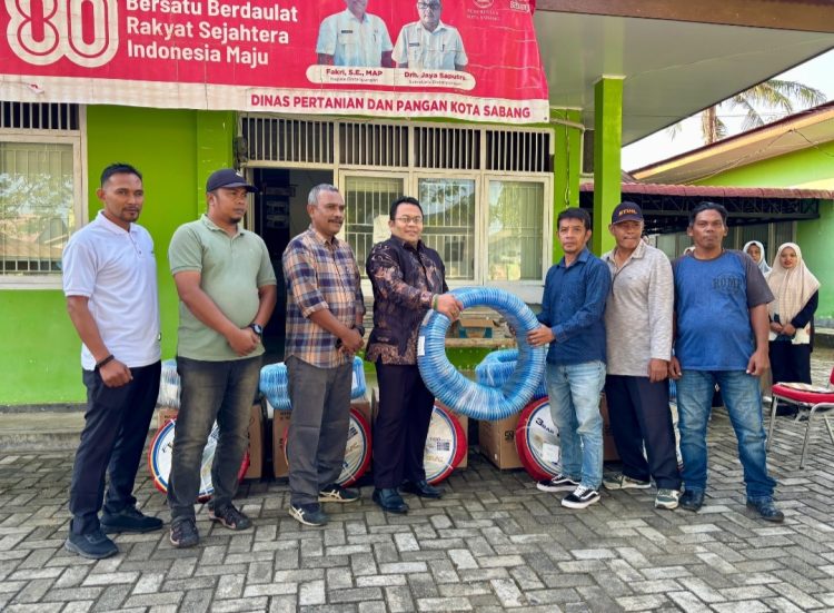 Bantuan tersebut diserahkan langsung oleh Wali Kota Sabang Zulkifli H. Adam di Kantor Dinas Pertanian dan Pangan Kota Sabang, Jumat (23/1/25).