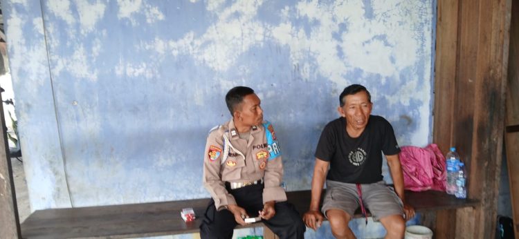 Polsek Rakumpit Polresta Palangka Raya melaksanakan kegiatan sambang dan dialog bersama warga di wilayah Kecamatan Rakumpit, guna menanamkan pentingnya menjaga keamanan dan ketertiban masyarakat sebagai komitmen bersama.