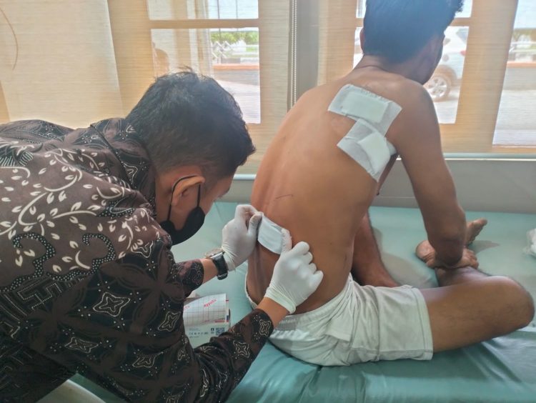 Pemeriksaan kesehatan tersebut dilakukan terhadap tahanan Unit Jatanras perkara penganiayaan atas inisial Ja, dengan membawa yang bersangkutan ke Ruang UGD RS Bhayangkara Palangka Raya guna mendapatkan penanganan medis lanjutan.