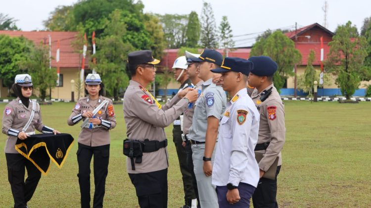 Kepolisian Daerah Kalimantan Tengah (Polda Kalteng) menggelar apel gelar pasukan dalam rangka Operasi Keselamatan Telabang 2026, yang dimulai dari tanggal 2 sampai 15 Februari 2026, bertempat di Lapangan Barigas, Mapolda setempat, Senin (2/2/2026) pagi.