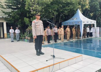 Kegiatan yang berlangsung di halaman SMAN 1 Palangka Raya, Jalan AIS Nasution, Kelurahan Langkai, Kecamatan Pahandut tersebut dipimpin langsung oleh Kasatbinmas Polresta Palangka Raya AKP Dig Supriyo, serta diikuti oleh kepala sekolah, dewan guru, staf pengajar, dan seluruh siswa-siswi.