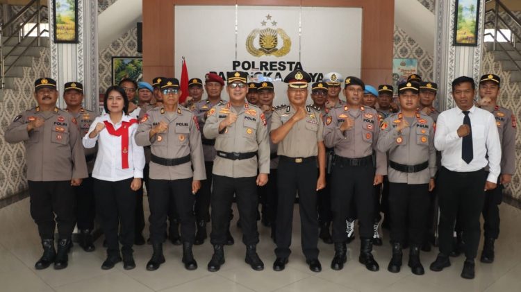 Upacara tersebut berlangsung khidmat dan tertib, dipimpin oleh Wakapolresta Palangka Raya selaku Inspektur Upacara, serta diikuti oleh para pejabat utama, perwira, personel Polri, dan ASN Polresta Palangka Raya.