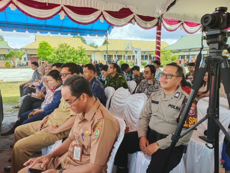 Polsek Bukit Batu Polresta Palangka Raya menghadiri kegiatan peringatan Hari Ulang Tahun (HUT) ke-23 SMAN 6 Palangka Raya
