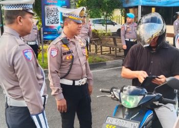 Satuan Lalu Lintas (Satlantas) Polresta Palangka Raya melaksanakan kegiatan pengecekan kelengkapan surat kendaraan bermotor terhadap personel Polresta Palangka Raya, Selasa (3/2/2026).