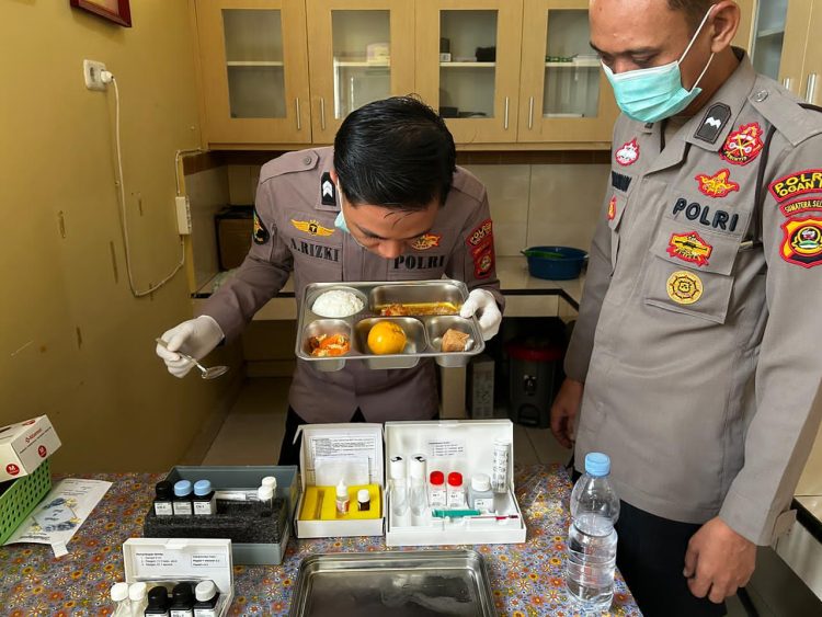 Kegiatan yang dilaksanakan di Klinik Polres Ogan Ilir tersebut bertujuan untuk memastikan kualitas, keamanan, dan kelayakan makanan sebelum didistribusikan kepada para penerima manfaat di wilayah Kecamatan Indralaya dan Kecamatan Pemulutan.