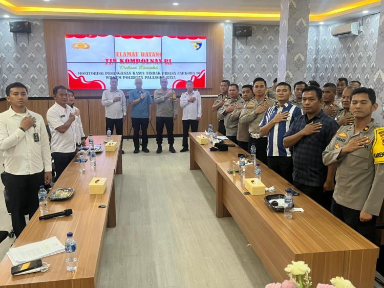 Polresta Palangka Raya menerima kunjungan kerja Tim Komisi Kepolisian Nasional (Kompolnas) dalam rangka monitoring penanganan kasus tindak pidana narkoba di wilayah hukumnya.
