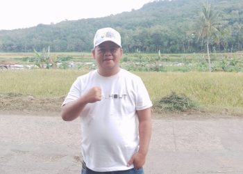 Kepala Desa Sukanegara Bapak A.Yani memberikan Pernyataan Usai Bersih - bersih Lingkungan Desa.
