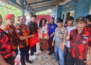 Organisasi Pemuda Pancasila Peduli Korban Gempa Desa Pabuaran Kecamatan Sukamakmur,di Pimpin langsung Ketua MPC Kabupaten Bogor Daulat S.Harahap. (Foto. Dok: RH/MitraPolri.Com)