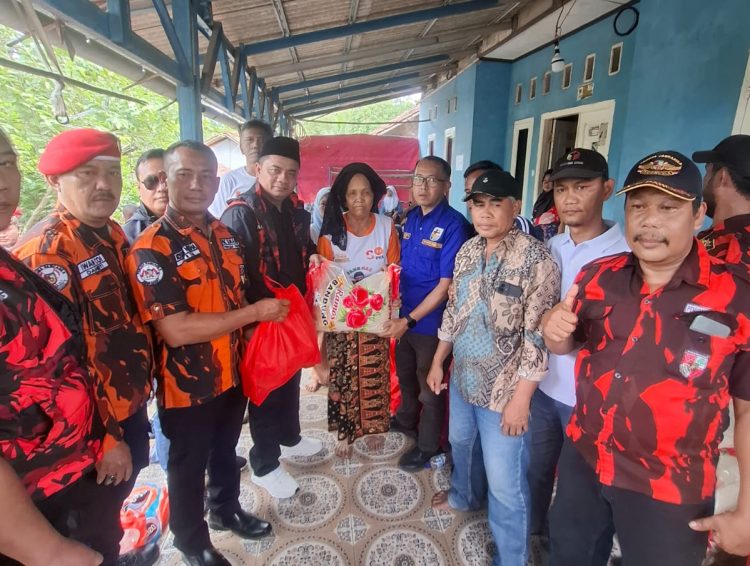 Organisasi Pemuda Pancasila Peduli Korban Gempa Desa Pabuaran Kecamatan Sukamakmur,di Pimpin langsung Ketua MPC Kabupaten Bogor Daulat S.Harahap. (Foto. Dok: RH/MitraPolri.Com)