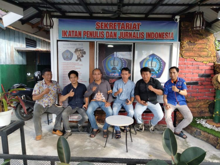Dewan Pengurus Wilayah Ikatan Penulis dan Jurnalis Indonesia Provinsi Kalimantan Tengah (DPW PW-IPJI Kalteng) menerima kunjungan resmi Dewan Pengurus Cabang (DPC) IPJI Kabupaten Pulang Pisau, Kamis (5/2/2026).