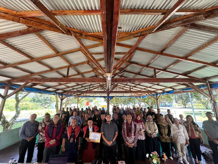 Satgaswil Sumut Densus 88 Antiteror Polri bekerja sama dengan Cabang Dinas Pendidikan Wilayah IV Provinsi Sumatera Utara menggelar sosialisasi bertajuk pencegahan radikalisasi di lingkungan sekolah, Bertempat di Pantai Sinalsal, Tongging, Kabupaten Karo. Kamis (5/2/2026)