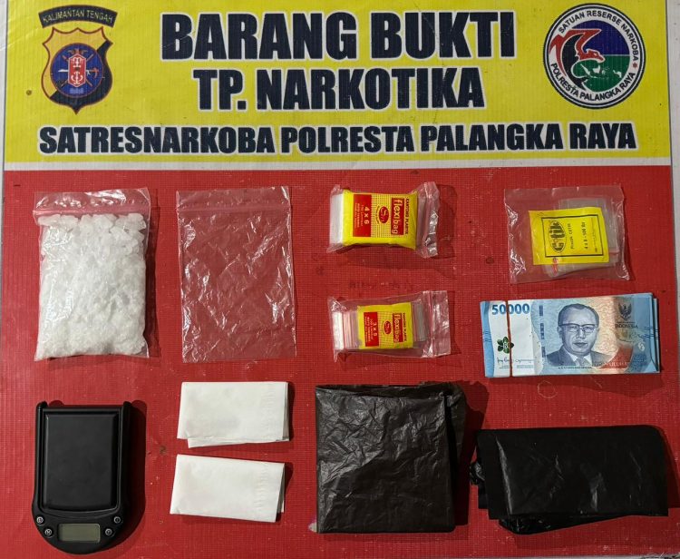 Satuan Reserse Narkoba (Satresnarkoba) Polresta Palangka Raya Polda Kalteng berhasil mengungkap tindak pidana narkotika dengan mengamankan seorang pria berinisial S(45) berikut barang bukti narkotika jenis sabu dengan berat kotor ± 100,84 gram, pada Jumat (6/2/2026) dini hari.