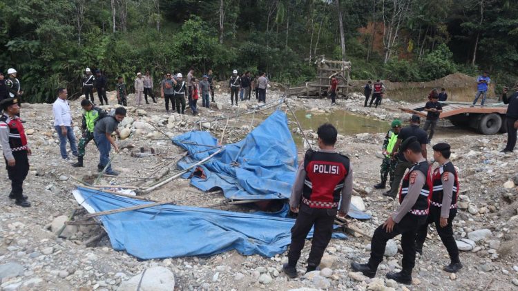 Kegiatan penertiban ini dipimpin langsung oleh Kabag Ops Polres Nagan Raya KOMPOL Rafi Darmawan, S.E., M.Si., sebagai bentuk komitmen Polri dalam penegakan hukum serta perlindungan lingkungan hidup, khususnya kawasan hutan di Kecamatan Beutong.