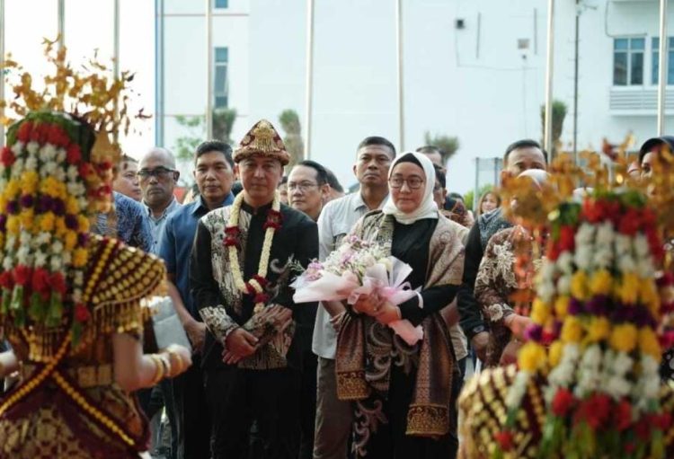 Kedatangan Kapolda Sumsel yang baru, Irjen Pol Dr. Sandi Nugroho, S.I.K., S.H., M.Hum., di Bandara Internasional Sultan Mahmud Badaruddin II Palembang, Sabtu (7/2/2026) sore.