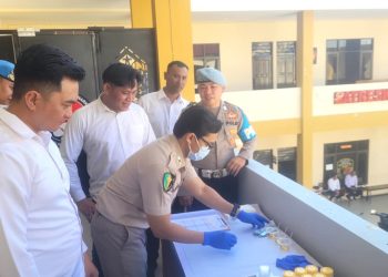 melakukan tes urine terhadap personel, seperti yang digelar pada Hari Senin (9/2/2026) pagi di Mapolresta Palangka Raya, Jalan Tjilik Riwut Km. 3,5, Kota Palangka Raya, Kalimantan Tengah.