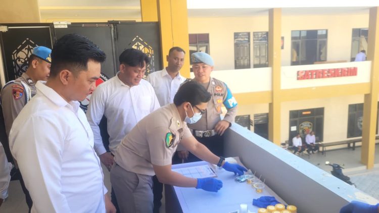 melakukan tes urine terhadap personel, seperti yang digelar pada Hari Senin (9/2/2026) pagi di Mapolresta Palangka Raya, Jalan Tjilik Riwut Km. 3,5, Kota Palangka Raya, Kalimantan Tengah.