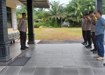 Kapolsek Rakumpit Polresta Palangka Raya Iptu Didik Suhardianto mengimbau seluruh personel untuk terus mengoptimalkan upaya preventif guna menjaga keamanan dan ketertiban masyarakat di wilayah hukumnya.