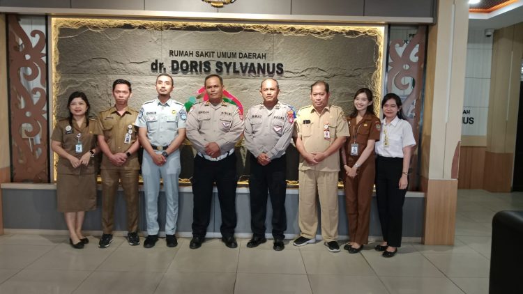 Satuan Lalu Lintas Polresta Palangka Raya melaksanakan kegiatan Dikmas Polantas Menyapa kepada para korban kecelakaan lalu lintas dalam rangka Operasi Keselamatan Tahun 2026.
