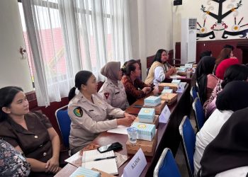 Seksi Kedokteran dan Kesehatan (Sidokkes) Polresta Palangka Raya menghadiri pertemuan pembinaan penguatan kolaborasi antara rumah sakit, puskesmas dan jejaring fasilitas kesehatan tingkat pertama (FKTP) yang digelar di Ruang Rapat Peteng Karuhei 2 Kantor Pemerintah Kota Palangka Raya.