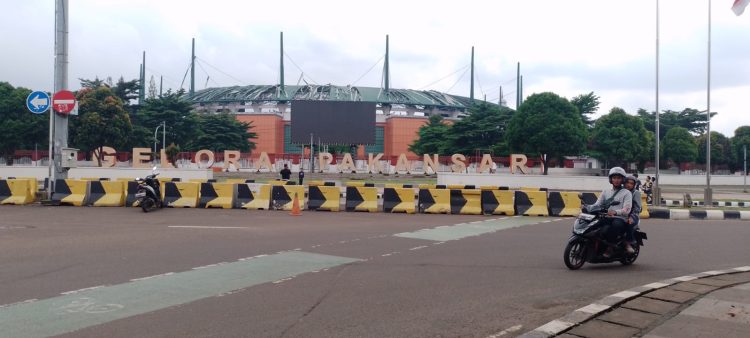 Kerusakan Yang Cukup Parah ( Atap ) Stadion Gelora Pakan Sari Kabupaten Bogor Akibat Puting Beliung.