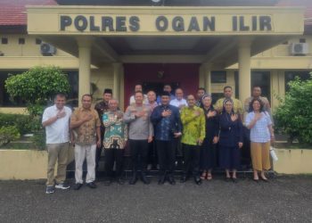 Kapolres Ogan Ilir, Bagus Suryo Wibowo,S.I.K menggelar kegiatan silaturahmi bersama Forum Kerukunan Umat Beragama Kabupaten Ogan Ilir (FKUB) serta tokoh agama Islam dan Nasrani, Sabtu (14/2/2026), bertempat di Mapolres Ogan Ilir.