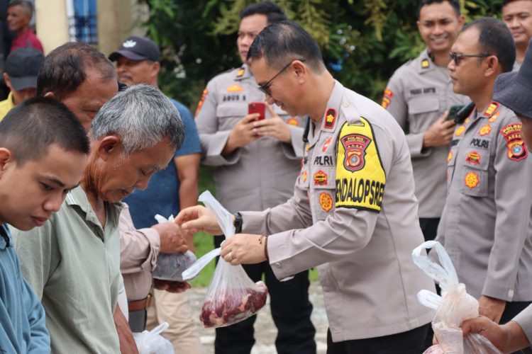 Polres Nagan Raya menerima bantuan kurma dari Polda Aceh yang akan disalurkan kepada personel, purnawirawan, warakauri, serta masyarakat terdampak bencana di Kabupaten Nagan Raya, Senin (16/2/2026).