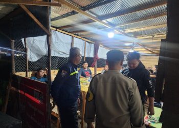Personel piket langsung mendatangi lokasi setelah menerima informasi dari masyarakat guna memastikan situasi sekaligus melakukan langkah penanganan awal terhadap permasalahan yang dilaporkan.