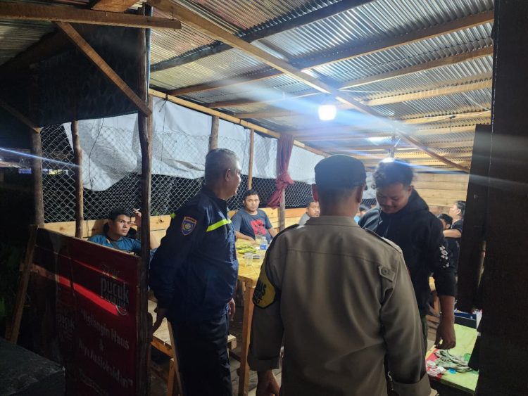 Personel piket langsung mendatangi lokasi setelah menerima informasi dari masyarakat guna memastikan situasi sekaligus melakukan langkah penanganan awal terhadap permasalahan yang dilaporkan.