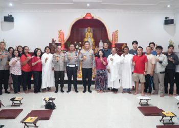 Kapolda Kalimantan Tengah, Irjen Pol Iwan Kurniawan, S.IK., M.Si. melaksanakan kunjungan ke Vihara Avalokitesvara Budhayana, Jl. Tjilik Riwut Km.9, Kota Palangka Raya, Senin (16/2/2026) malam
