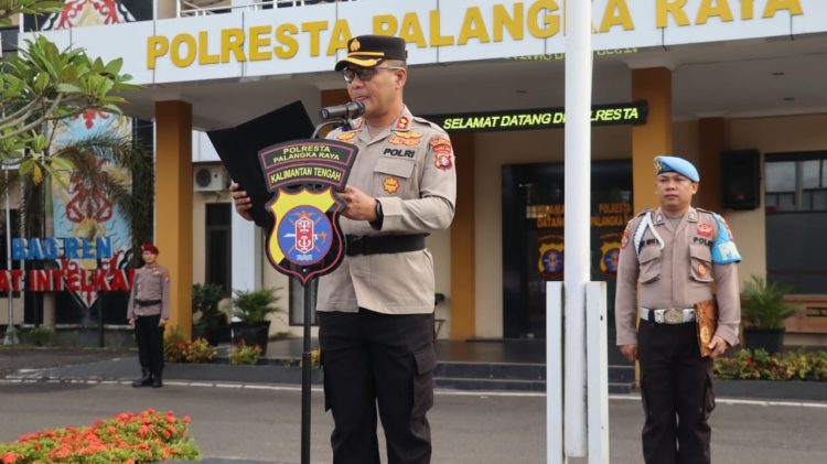 Wakapolresta Palangka Raya AKBP Moch. Isharyadi Fitriawan, S.I.K., M.M., memimpin pelaksanaan Upacara Kesadaran Nasional di halaman Mapolresta Palangka Raya.