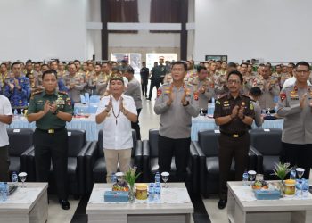 Kegiatan tersebut dihadiri unsur pimpinan daerah, seperti Gubernur Kalteng H. Agustiar Sabran, Pangdam XXII Tambun Bungai, dan unsur Forkopimda lainnya, serta instansi terkait sebagai forum strategis untuk memperkuat koordinasi lintas sektor dalam menjaga stabilitas keamanan wilayah.