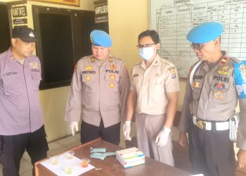 Kegiatan dilakukan di ruang Polsek Sebangau dan Polsek Pahandut dengan melibatkan tim medis yang memeriksa total 16 personel menggunakan alat tes kit guna memastikan kondisi personel tetap bebas dari zat terlarang.