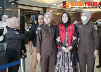 Penjemputan terpidana yang dikenal sebagai pemilik brand MH Cosmetic berlangsung di kediamannya di kawasan Tamalanrea, Kota Makassar, dengan disaksikan aparat lingkungan setempat, yakni Ketua RT 1 RW 7 Kelurahan Kapasa Raya.