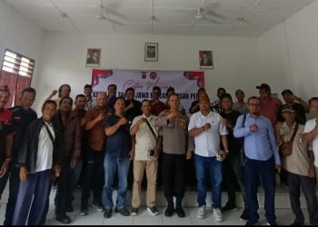 Kapolsek Tanah Jawa dalam kegiatan coffee morning bersama insan pers sebagai bagian dari upaya memperkuat sinergi antara kepolisian dan media dalam menciptakan situasi yang kondusif di wilayah hukum Polsek Tanah Jawa.