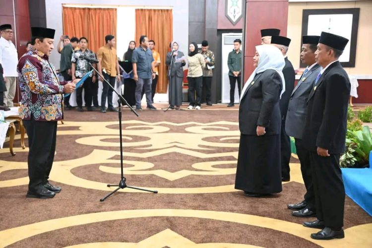 Wakil Gubernur Kalimantan Tengah Edy Pratowo melantik dan mengambil sumpah jabatan Pimpinan Badan Amil Zakat Nasional Provinsi Kalimantan Tengah periode 2025–2030, di Aula Jayang Tingang Lantai I, Kamis (19/2/2026).