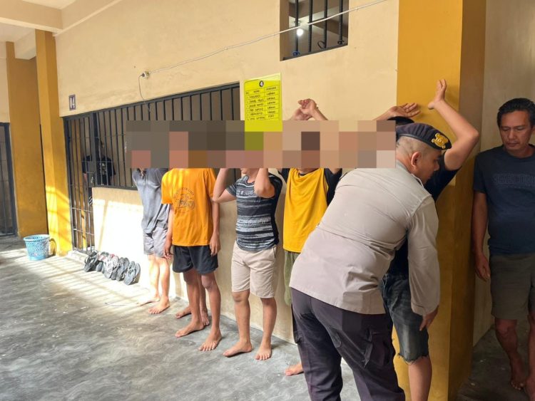 Satuan Tahanan dan Barang Bukti (Sattahti) Polresta Palangka Raya melaksanakan kegiatan razia serta pemeriksaan di seluruh blok ruang tahanan Rumah Tahanan Negara Polresta Palangka Raya sebagai langkah pengawasan dan pengendalian keamanan, Jumat (20/2/2026).