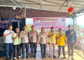 Rina Sry Nirwana Tarigan menggelar silaturahmi bersama tokoh pemuda Kabupaten Samosir, AKBP Jumat (20/2/2026) pukul 12.30 WIB di Lamongan Cafe dan Resto.