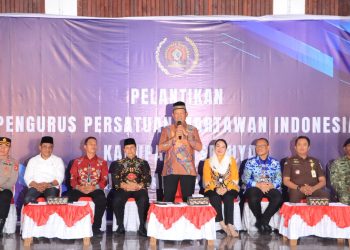 Prosesi pelantikan Pengurus Persatuan Wartawan Indonesia (PWI) Kabupaten Seruyan masa bakti 2026–2029 berlangsung khidmat di Pendopo Rumah Jabatan Bupati Seruyan, Jumat (20/2/2026) sore.