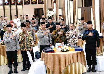 Komandan Korps Brimob Polri Ramdani Hidayat mendampingi Kapolri Listyo Sigit Prabowo dalam kegiatan yang berlangsung pada Jumat 20/2/2026 sore. Acara dimulai pukul 16.00 WIB dan dihadiri oleh jajaran Pejabat Utama Mabes Polri serta penceramah yang mengisi tausiah Ramadan.