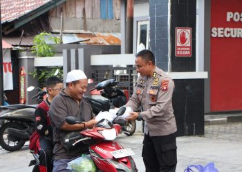 Rumah Sakit (Rumkit) Bhayangkara Tingkat III Palangka Raya Polda Kalteng melaksanakan kegiatan berbagi takjil gratis kepada masyarakat sebagai wujud kepedulian Polri di bulan suci Ramadan