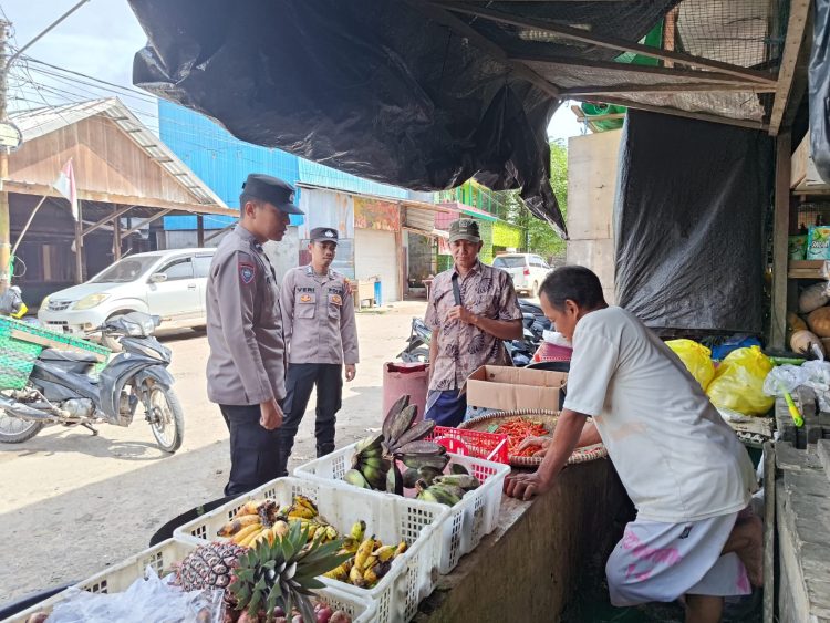 jajaran Polres Seruyan melaksanakan kegiatan Patroli Dialogis Presisi pada hari Minggu, 22 Februari 2026. Kegiatan yang berlangsung sejak pukul 11.30 WIB ini menyasar tempat berkumpulnya masyarakat, khususnya bengkel di wilayah Desa Persil Raya, Kecamatan Seruyan Hilir.