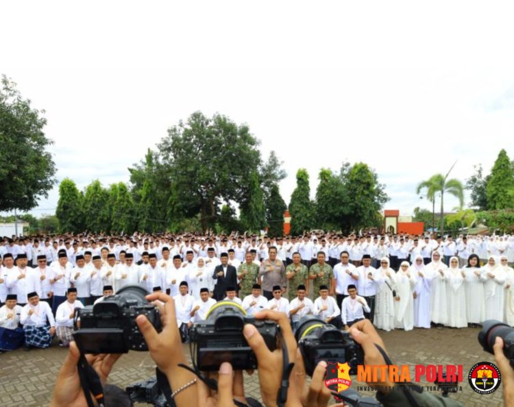 Kegiatan penguatan kapasitas ASN ini resmi dibuka di Asrama Haji Sudiang, Minggu (22/02/2026), dan dihadiri unsur Forum Koordinasi Pimpinan Daerah (Forkopimda).
