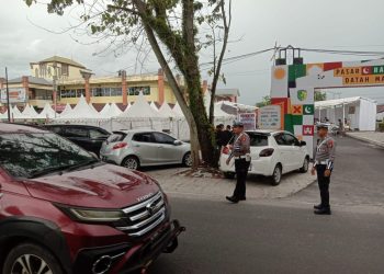 Salah satunya melalui pengamanan (pam) yang dilakukan oleh Perwira Pengendali (Padal), AKP Untung Nainggolan bersama para personel di Pasar Ramadhan Datah Manuah, Jalan Yos Sudarso, Kota Palangka Raya, Kalimantan Tengah, Minggu (22/2/2026) sore.