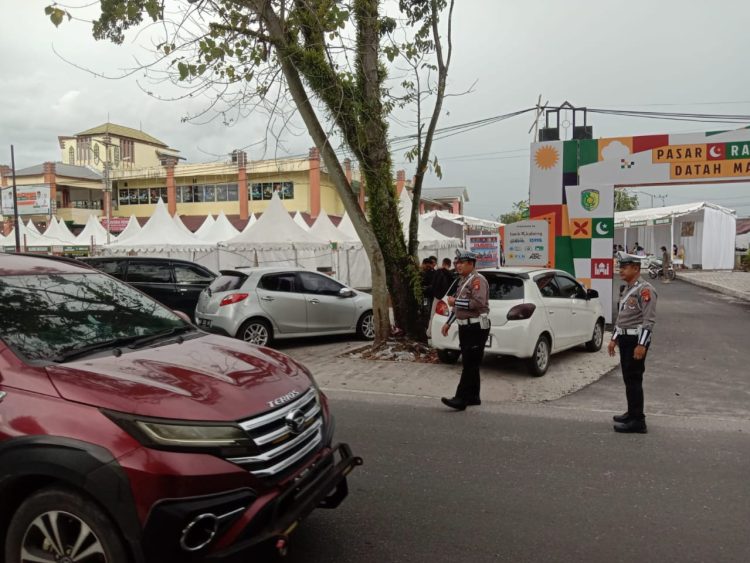 Salah satunya melalui pengamanan (pam) yang dilakukan oleh Perwira Pengendali (Padal), AKP Untung Nainggolan bersama para personel di Pasar Ramadhan Datah Manuah, Jalan Yos Sudarso, Kota Palangka Raya, Kalimantan Tengah, Minggu (22/2/2026) sore.