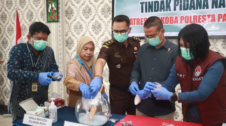 Satresnarkoba Polresta Palangka Raya melaksanakan kegiatan press release sekaligus pemusnahan barang bukti narkotika hasil pengungkapan sejumlah perkara tindak pidana narkotika yang berhasil diungkap selama periode Januari hingga Februari 2026.