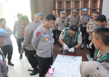 Polda Kalimantan Tengah (Kalteng) melalui Bidang Kedokteran dan Kesehatan (Biddokkes) melaksanakan pemeriksaan urine bagi seluruh pejabat utama Polda, di Lobi Mapolda setempat, Selasa (24/2/2026).