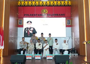 Irjen Pol Dr. Sandi Nugroho saat memimpin kegiatan Safari Ramadhan di Polrestabes Palembang, Selasa (24/2/2026).