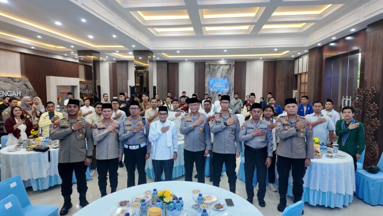 Kegiatan tersebut, dibuka secara langsung oleh Kapolda Kalteng Irjen Pol Iwan Kurniawan, didampingi Wakapolda Brigjen Pol Drs. Yosi Muhamartha, dan sejumlah pejabat utama Polda serta turut dihadiri ketua MUI Kalteng dan para pengurus OKP se-Kalteng.