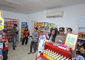 Peristiwa tersebut terjadi pada Rabu (25/2/2026) sekitar pukul 23.03 WIB saat karyawan hendak melakukan penutupan toko.
